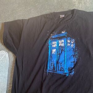 Fruit of the Loom Black and Blue Graphic Tee Dr. who